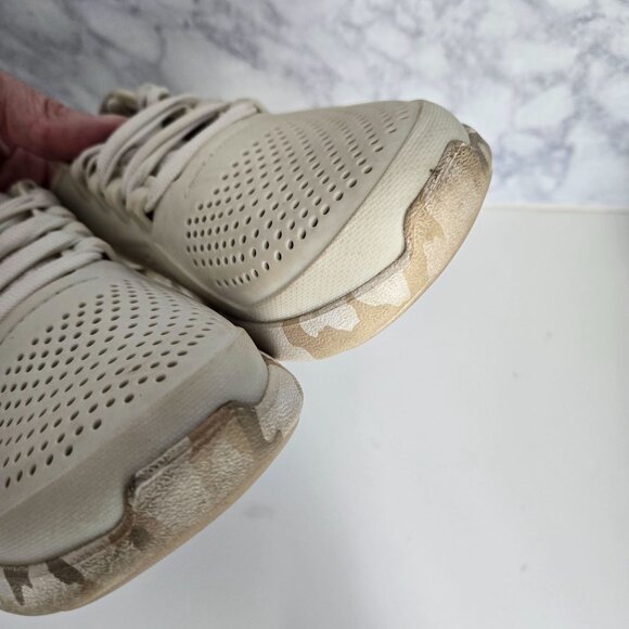 Crocs Literide Pacer Sneaker‎ Womens 7 Beige Camo Breathable Outdoor Gorpcore - Picture 8 of 14